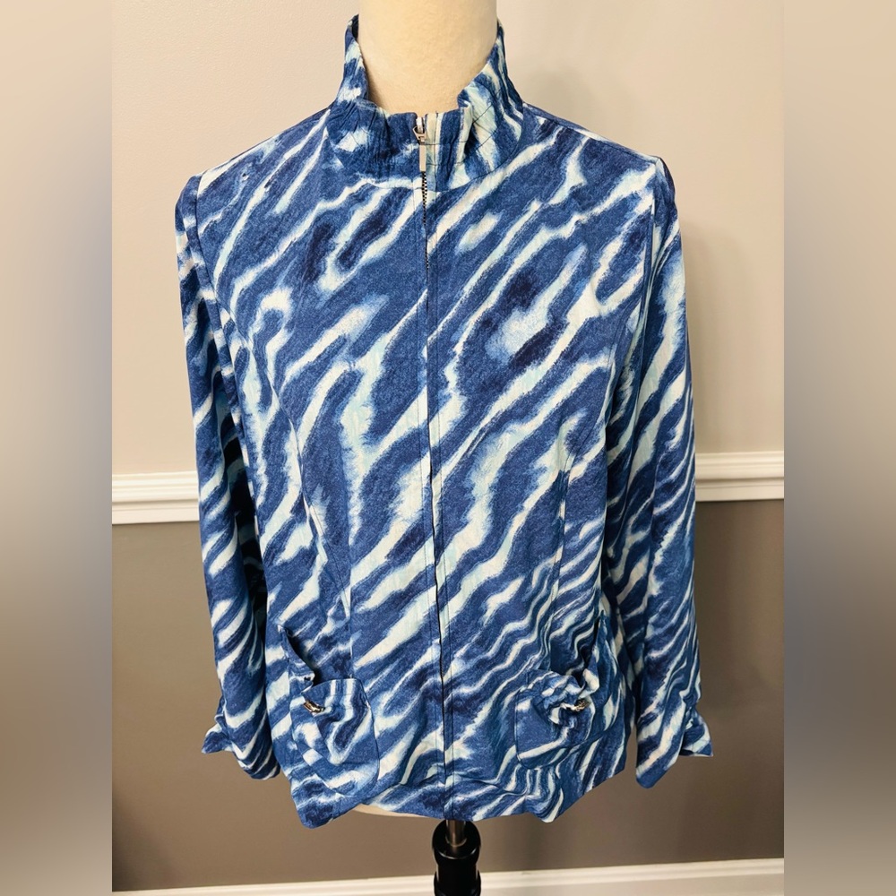 Chico’s Blue & White Abstract Zebra Zip Jacket